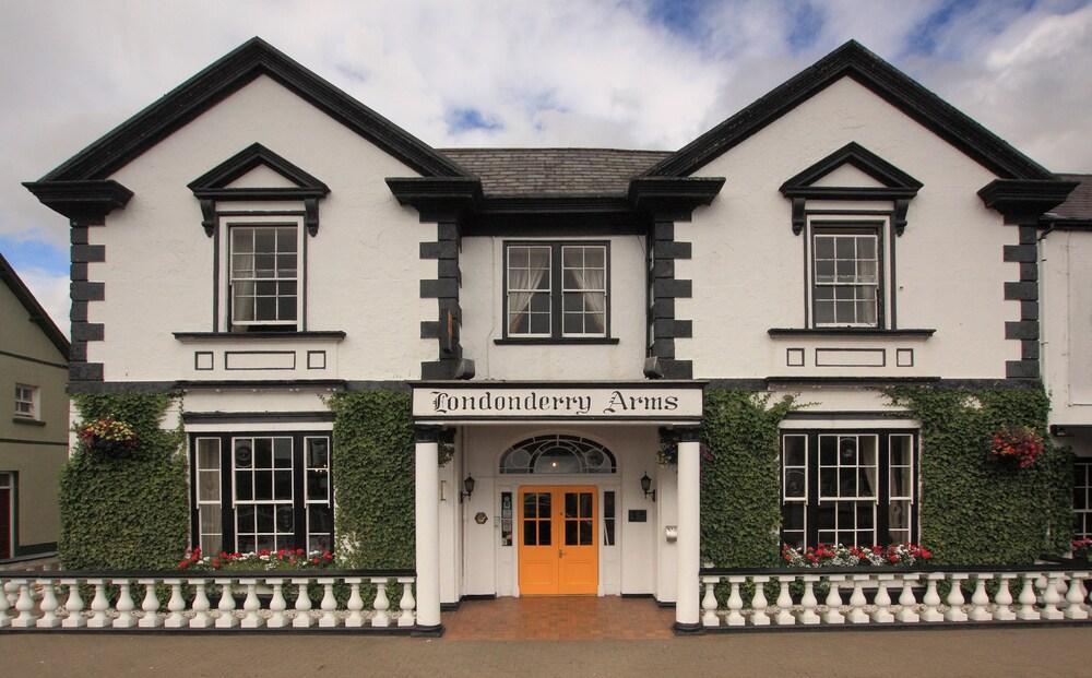Londonderry Arms Hotel Карнлок Екстериор снимка