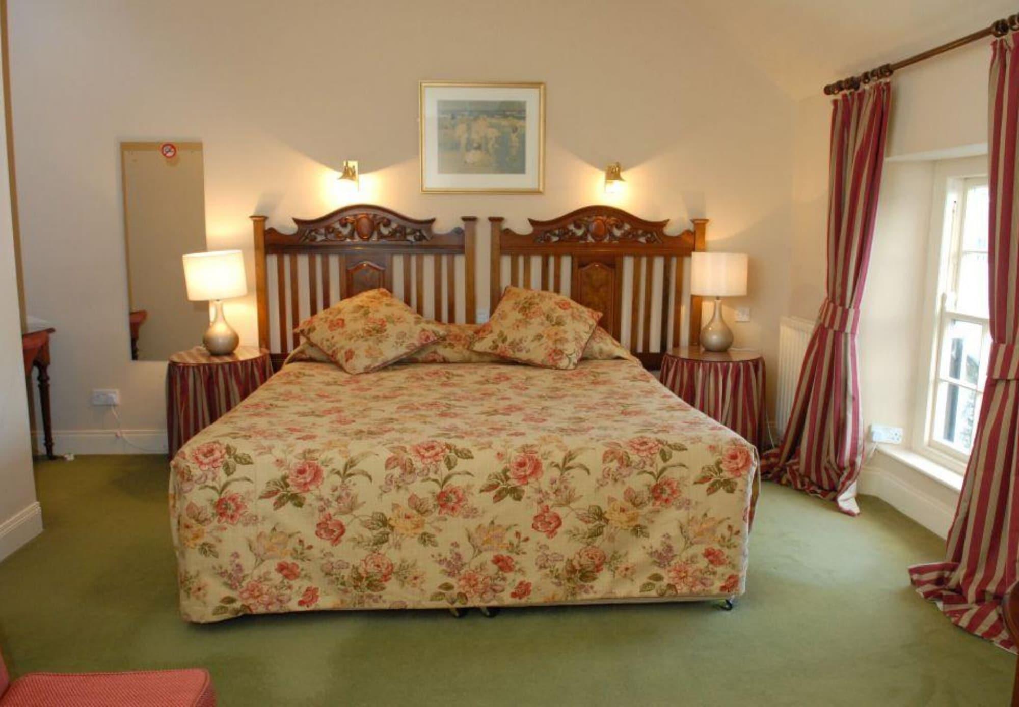 Londonderry Arms Hotel Карнлок Екстериор снимка
