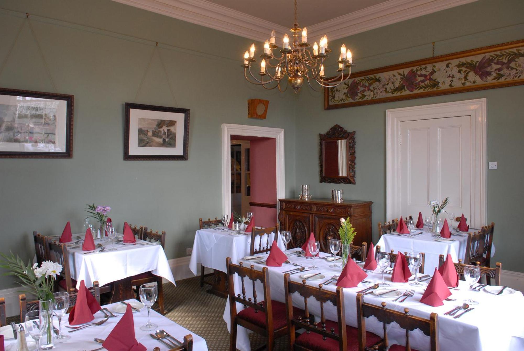 Londonderry Arms Hotel Карнлок Екстериор снимка